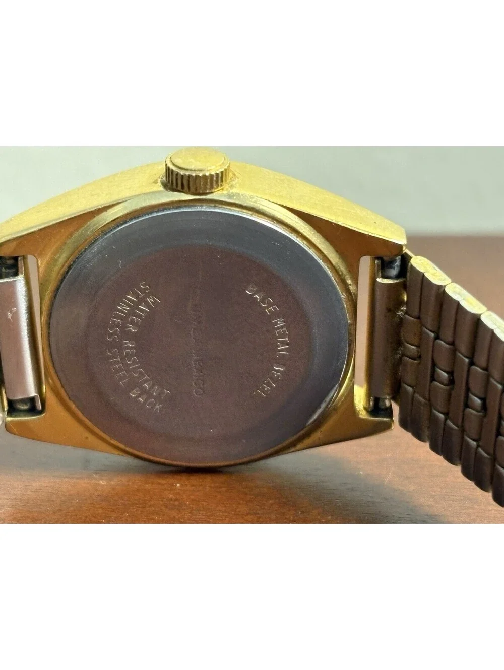 Timex Womens Watch 1970s Retro Chunky Cushion Case Manual Wind Works Well 25mm